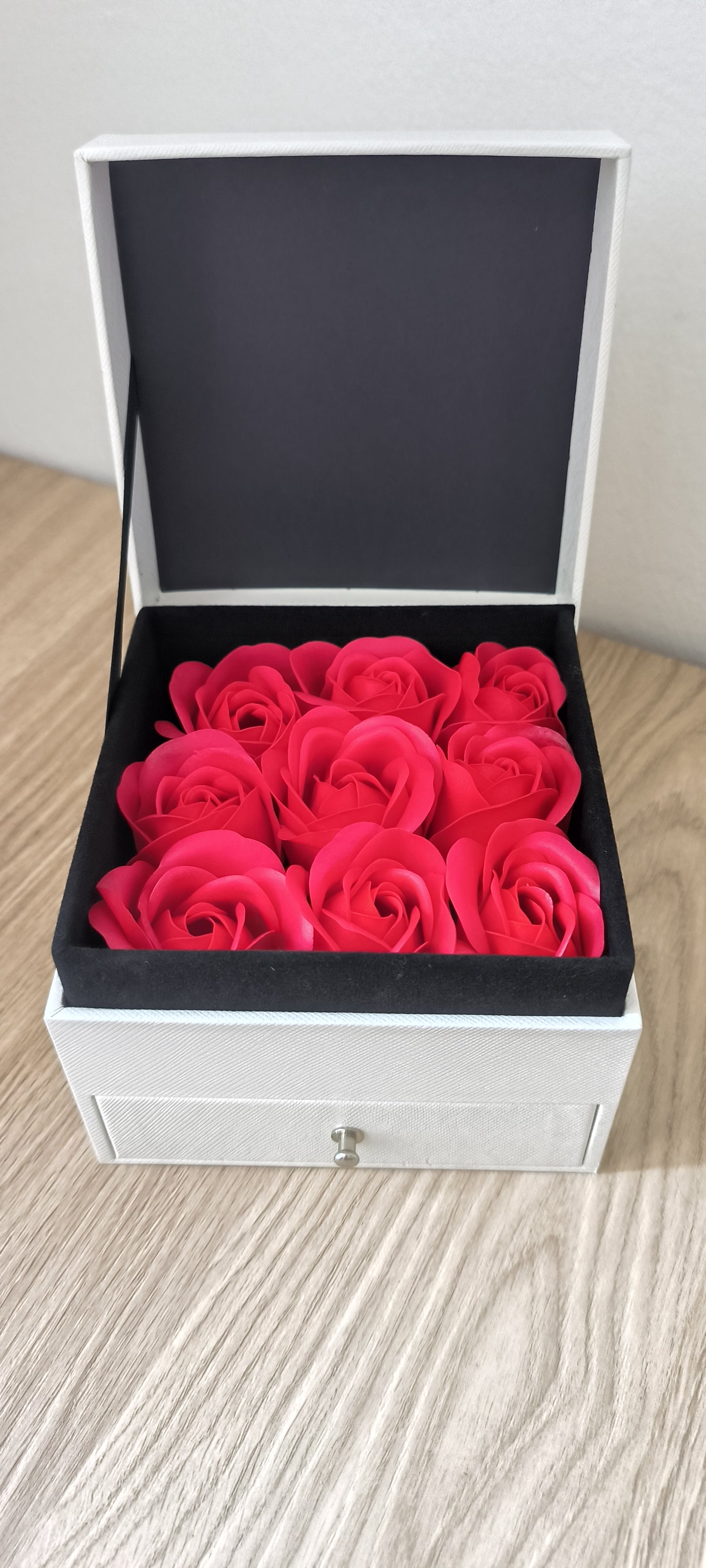 Scatola Box Regalo con Rose Rosse