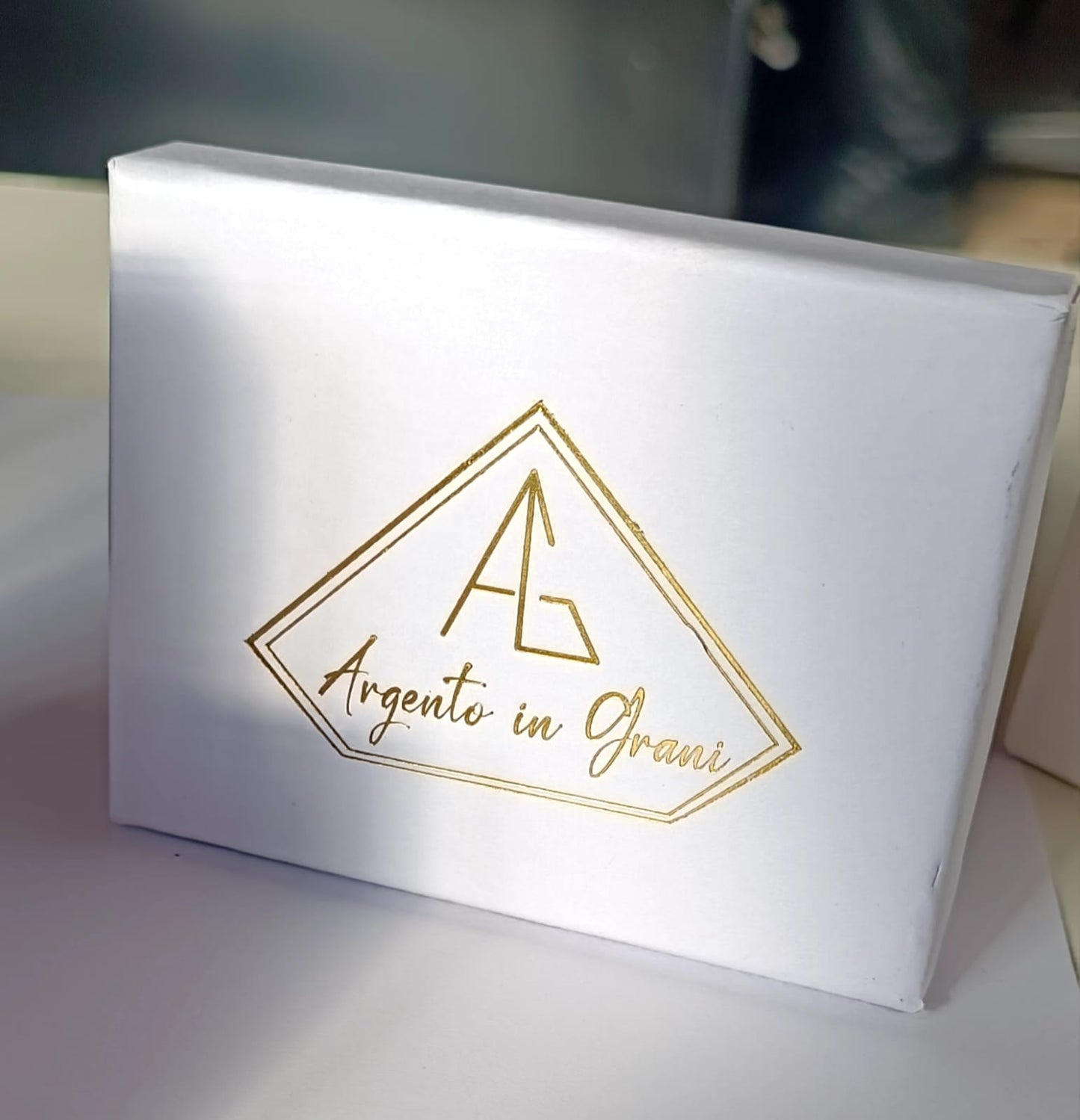 Collana girocollo mezzo Tennis in argento 925 rodiato in oro e zirconi extra white regolabile.