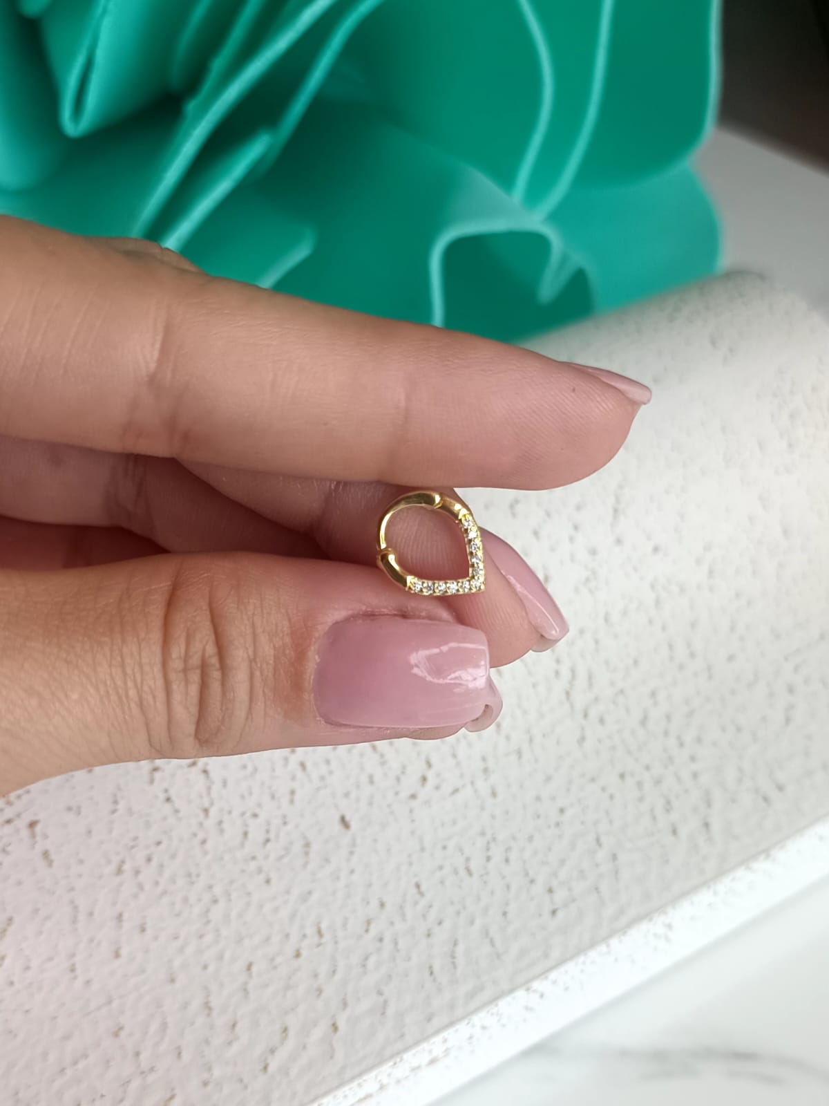 Orecchino chevron piercing Daith in argento 925 .