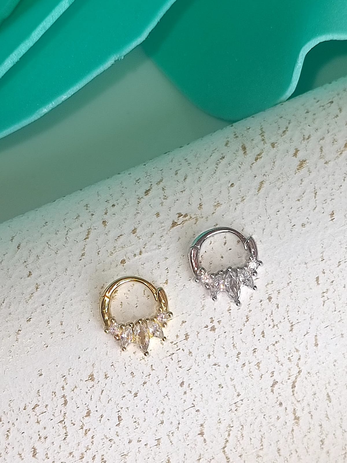 Orecchino Corona piercing Daith in argento 925 .