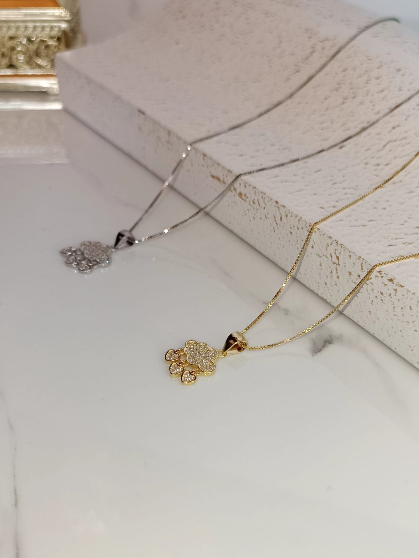 Collana Nuvola in argento 925 e zirconi.