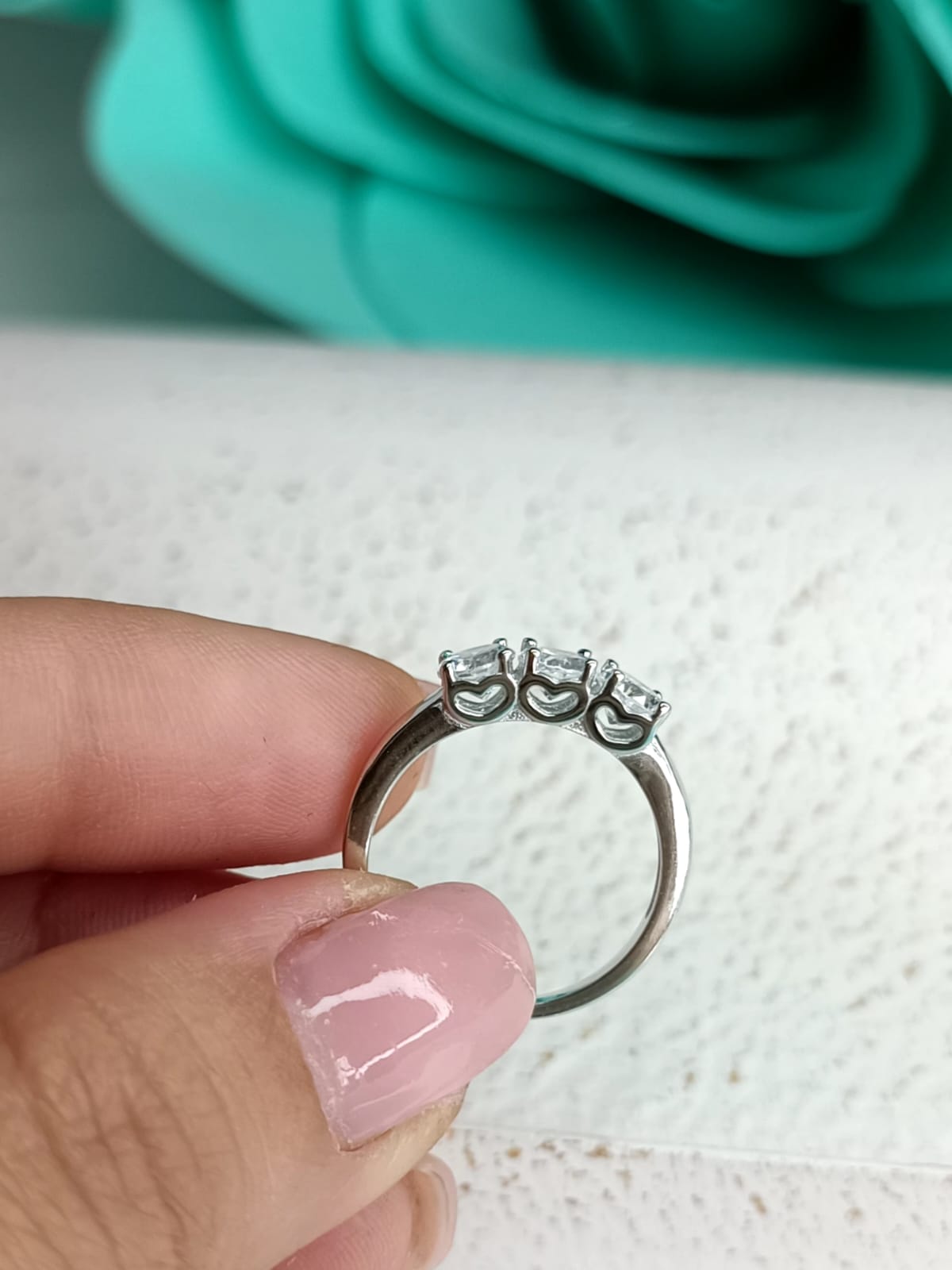 Anello trilogy love love love in argento 925 con griff a forma di cuore .