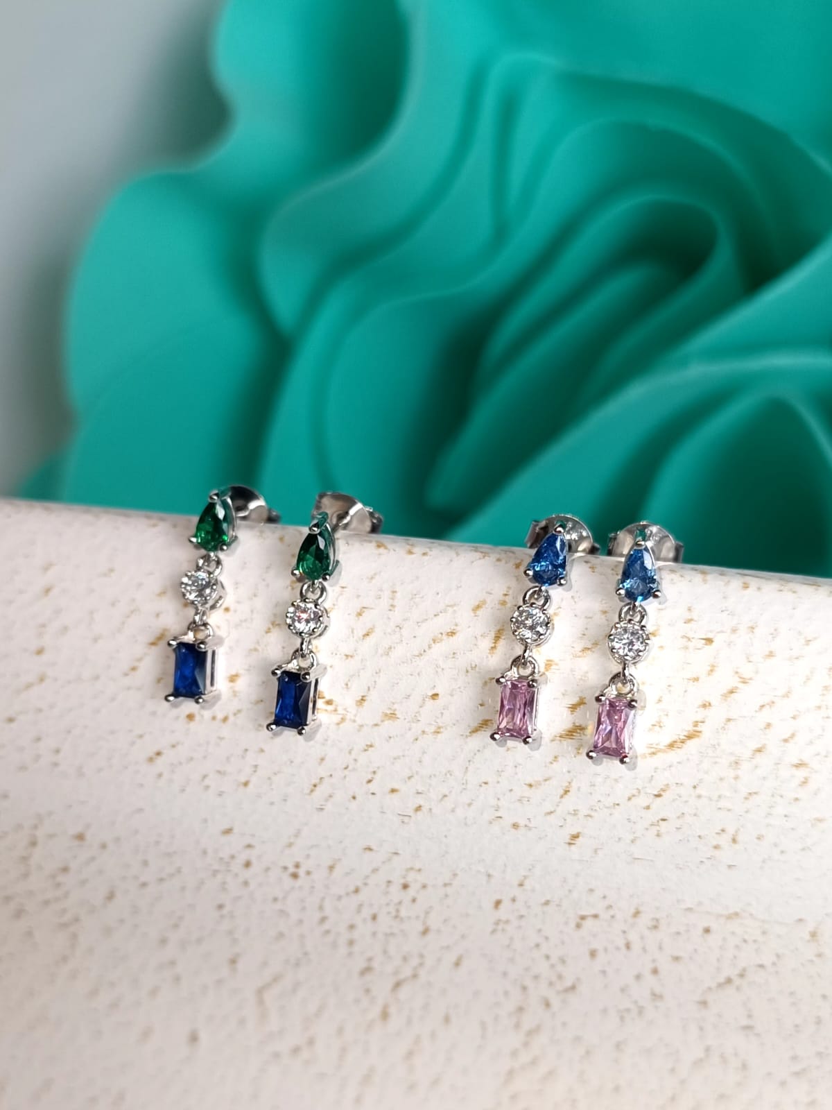 Orecchini Sofia in argento 925 con chiusura lobo.