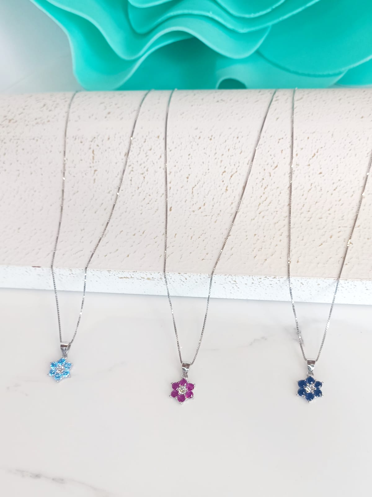 Collana con ciondolo Fiore di maggio in argento 925 .