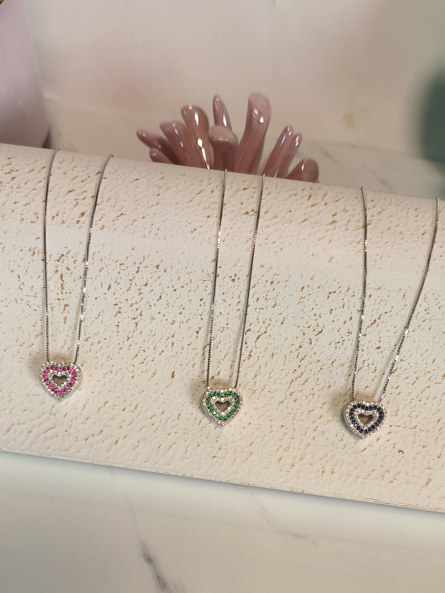 Collana in argento con cuore di zirconi bianchi e toni di rosa