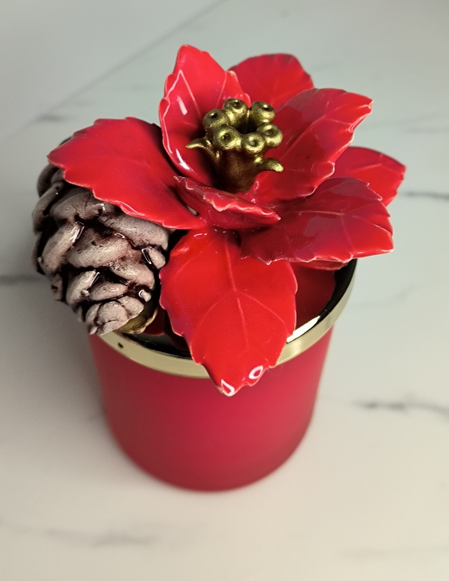 Candela profumata con fiore Stella di Natale in ceramica di Capodimonte