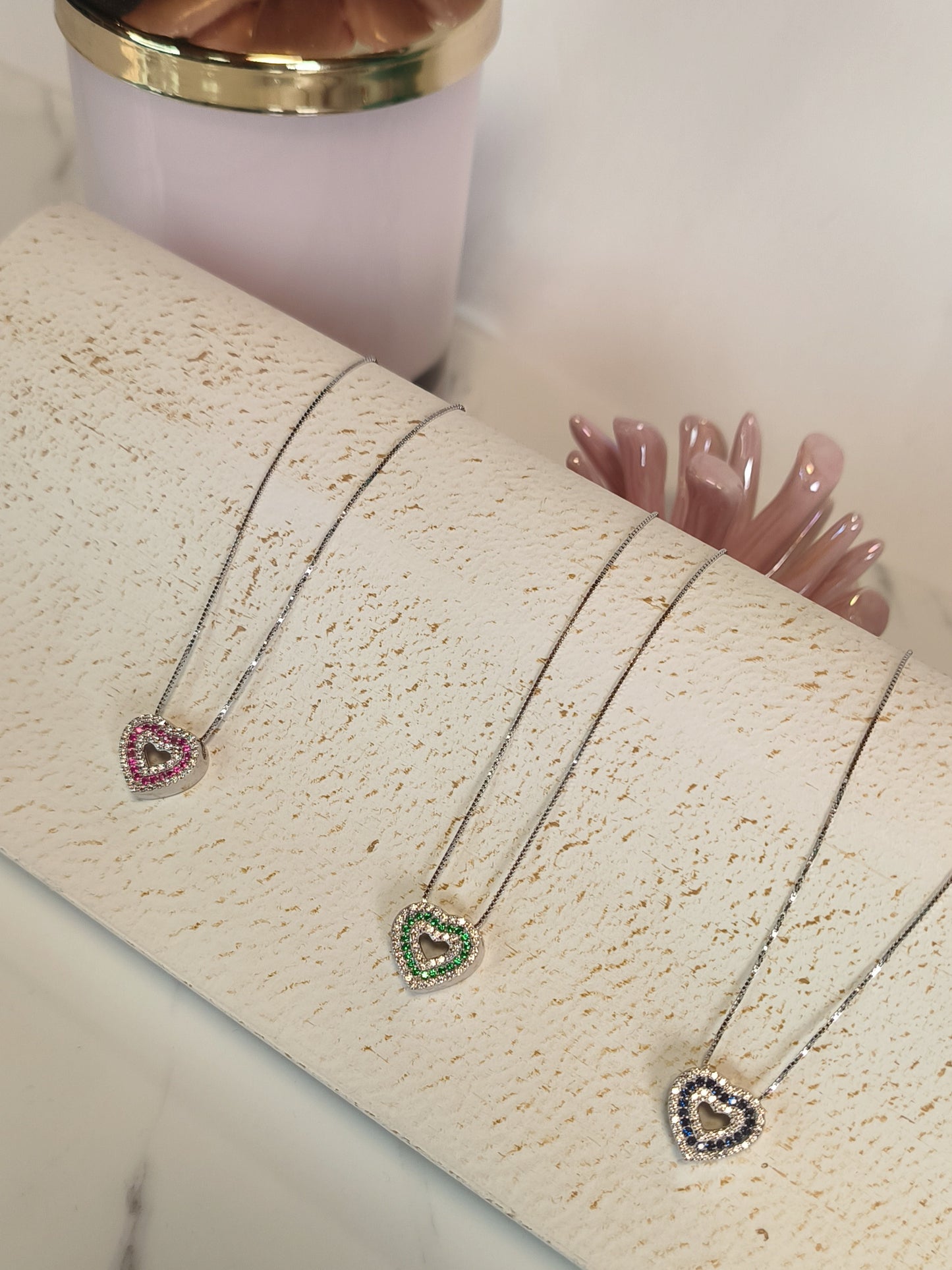 Collana in argento con cuore di zirconi bianchi e toni di blu
