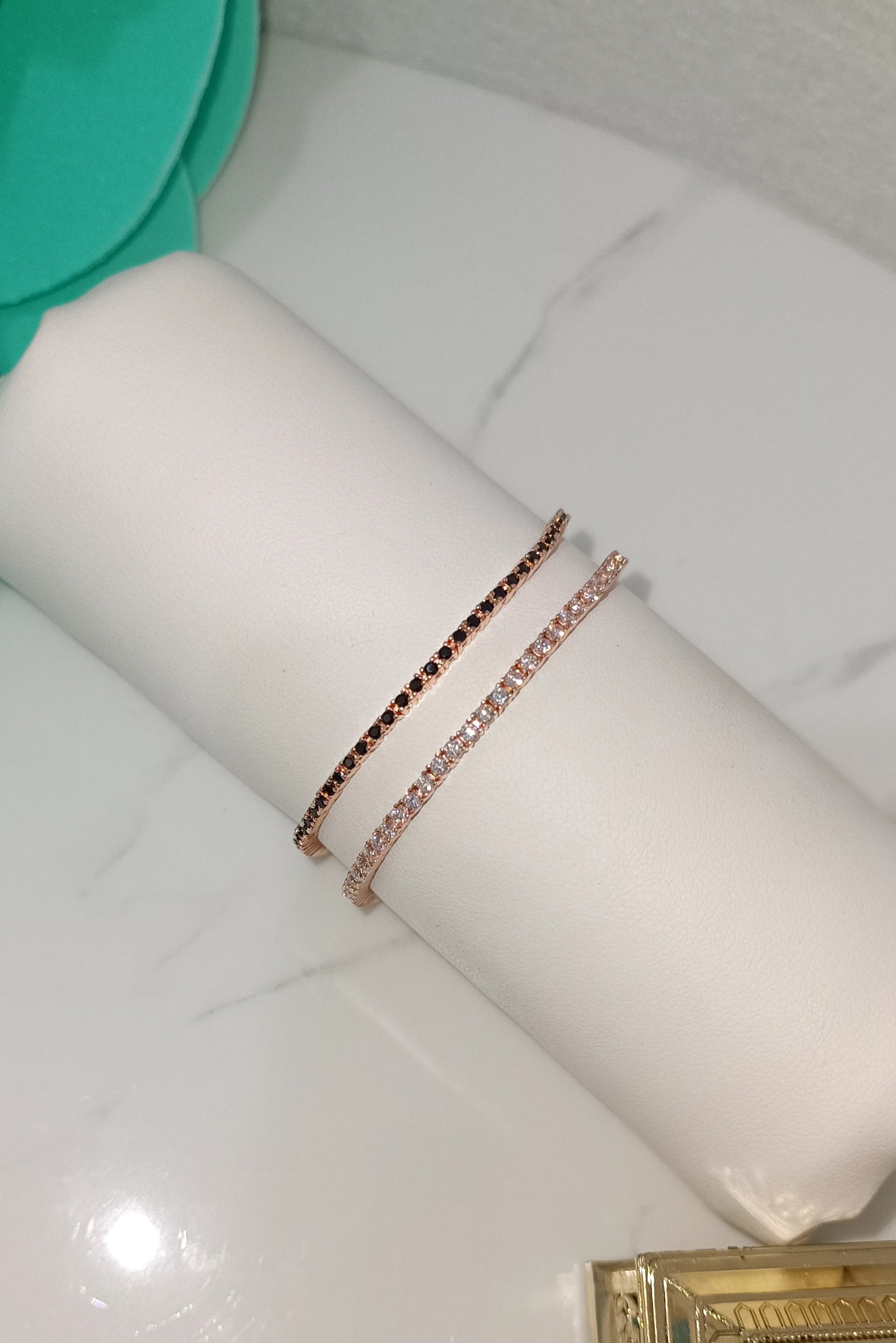 Bracciale tennis 1,5 mm in argento 925 rodiato oro rosa con zirconi neri taglio diamante.