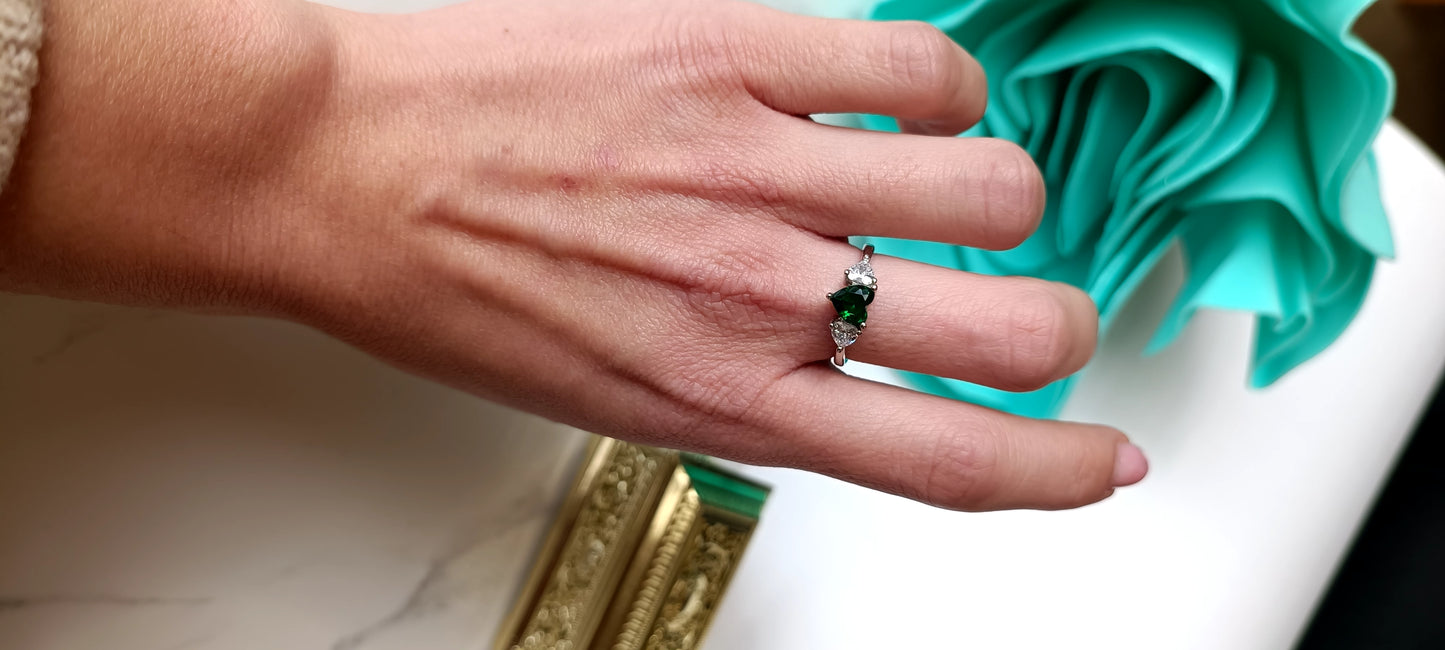 Anello Trilogy Cuore smeraldo in argento 925 e zirconi Regolabile