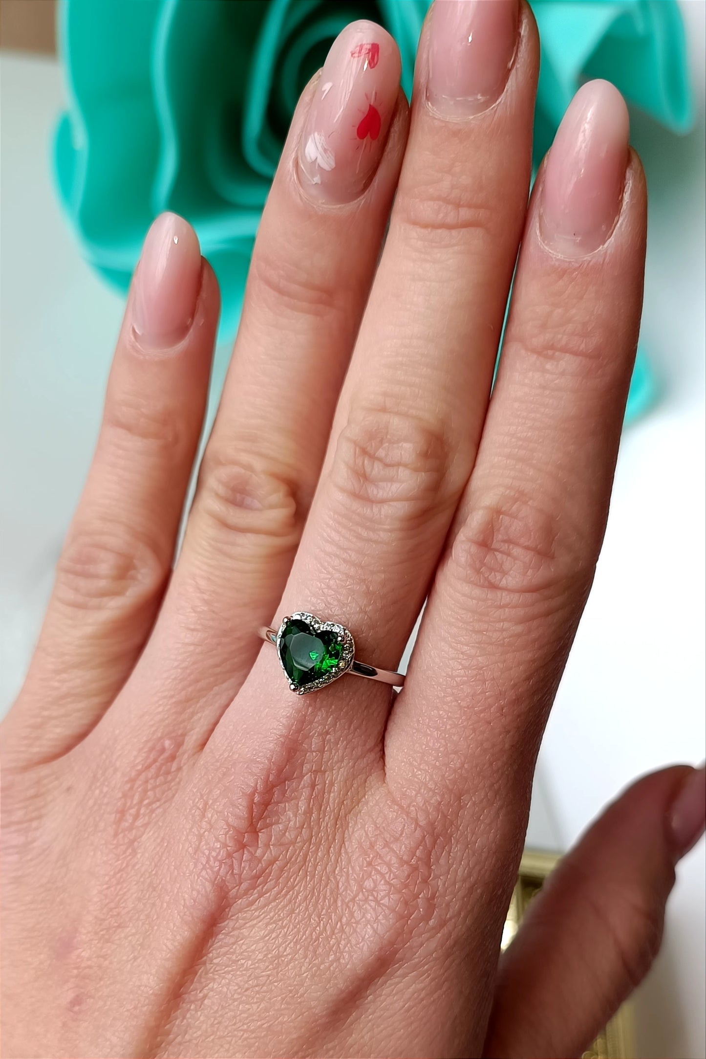 Lady D Smaragd-Herzring in 925er Silber und Zirkonia Einstellbar
