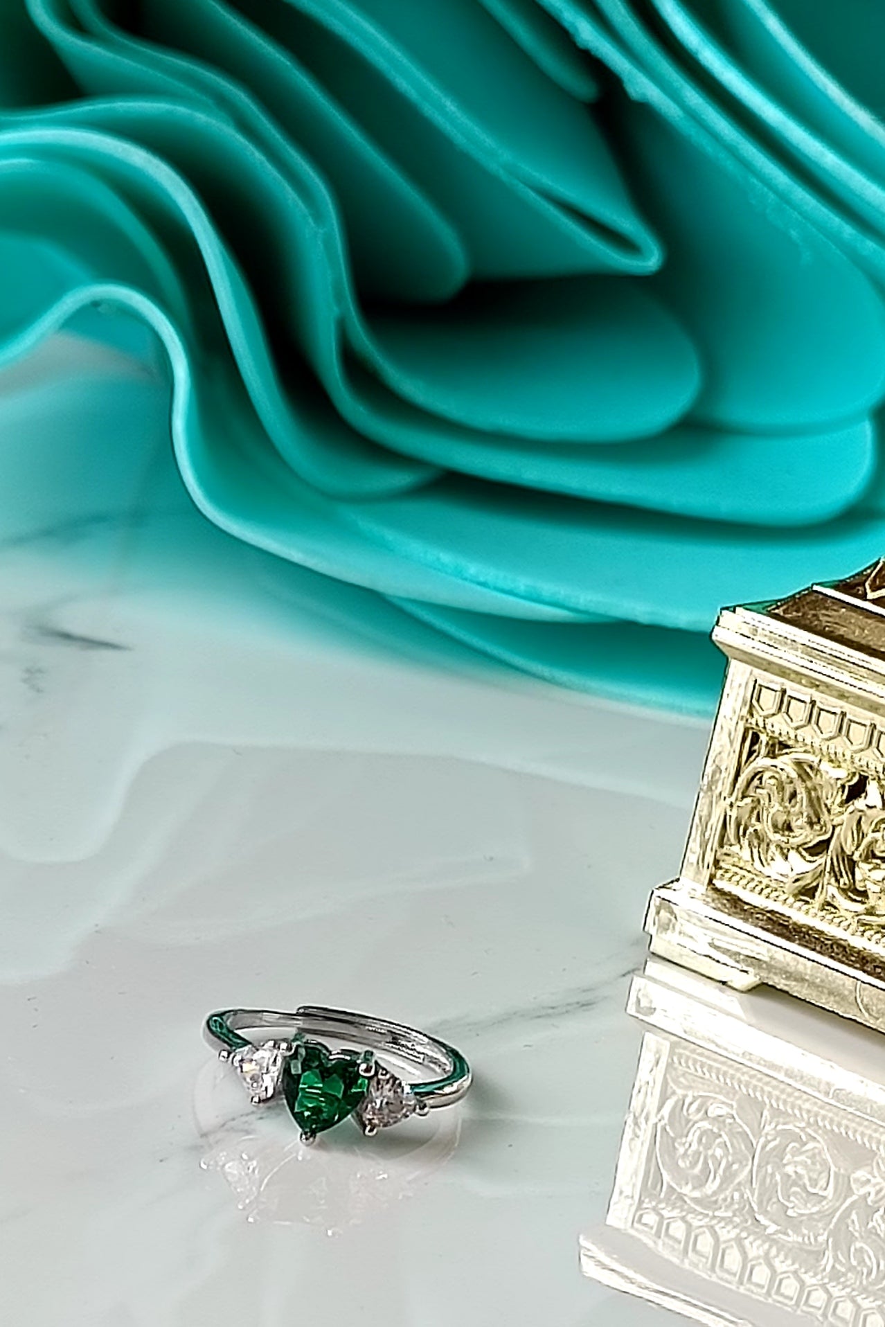 Anello Trilogy Cuore smeraldo in argento 925 e zirconi Regolabile