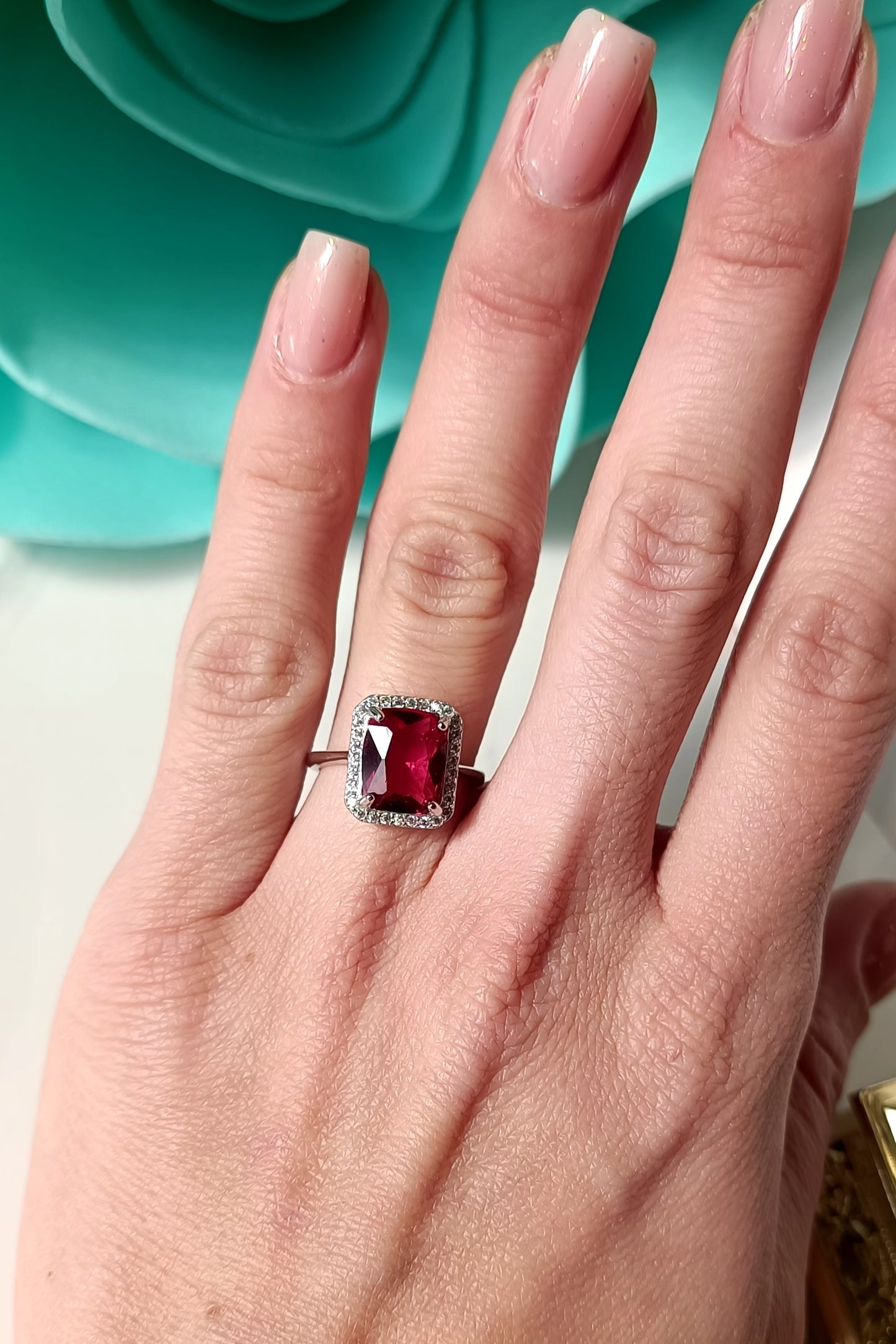 Anello vintage Square rosso rubino in argento 925 e zirconi regolabile.
