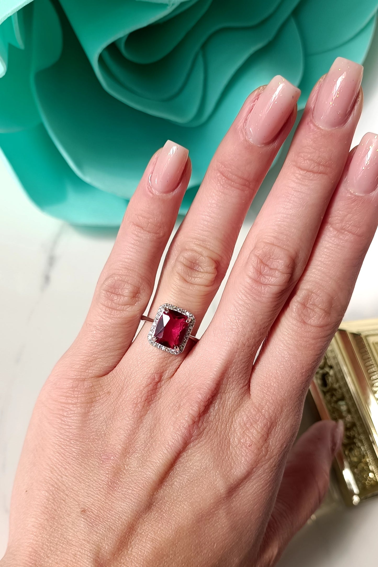 Anello vintage Square rosso rubino in argento 925 e zirconi regolabile.