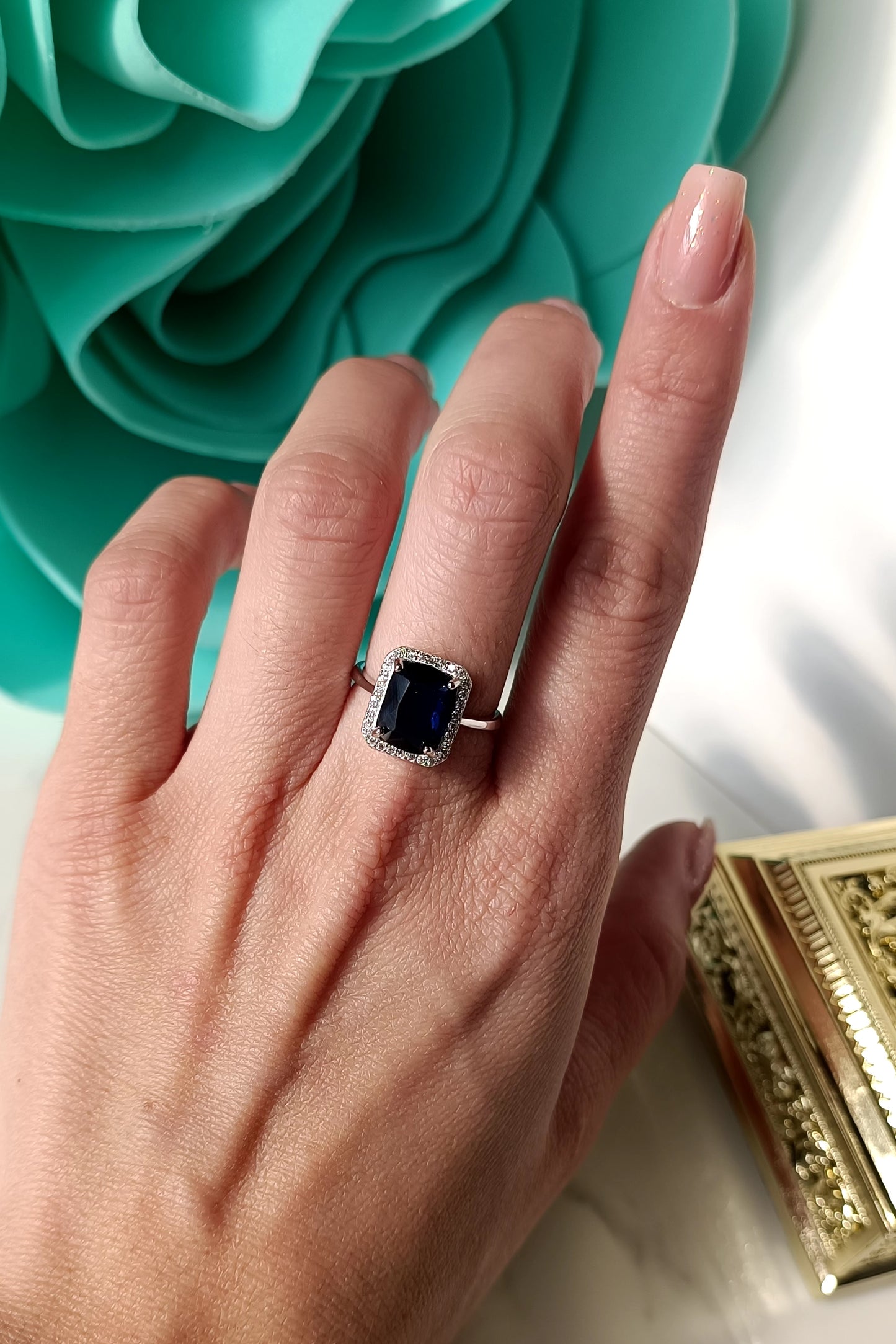 Anello vintage Square blu zaffiro in argento 925 e zirconi regolabile.