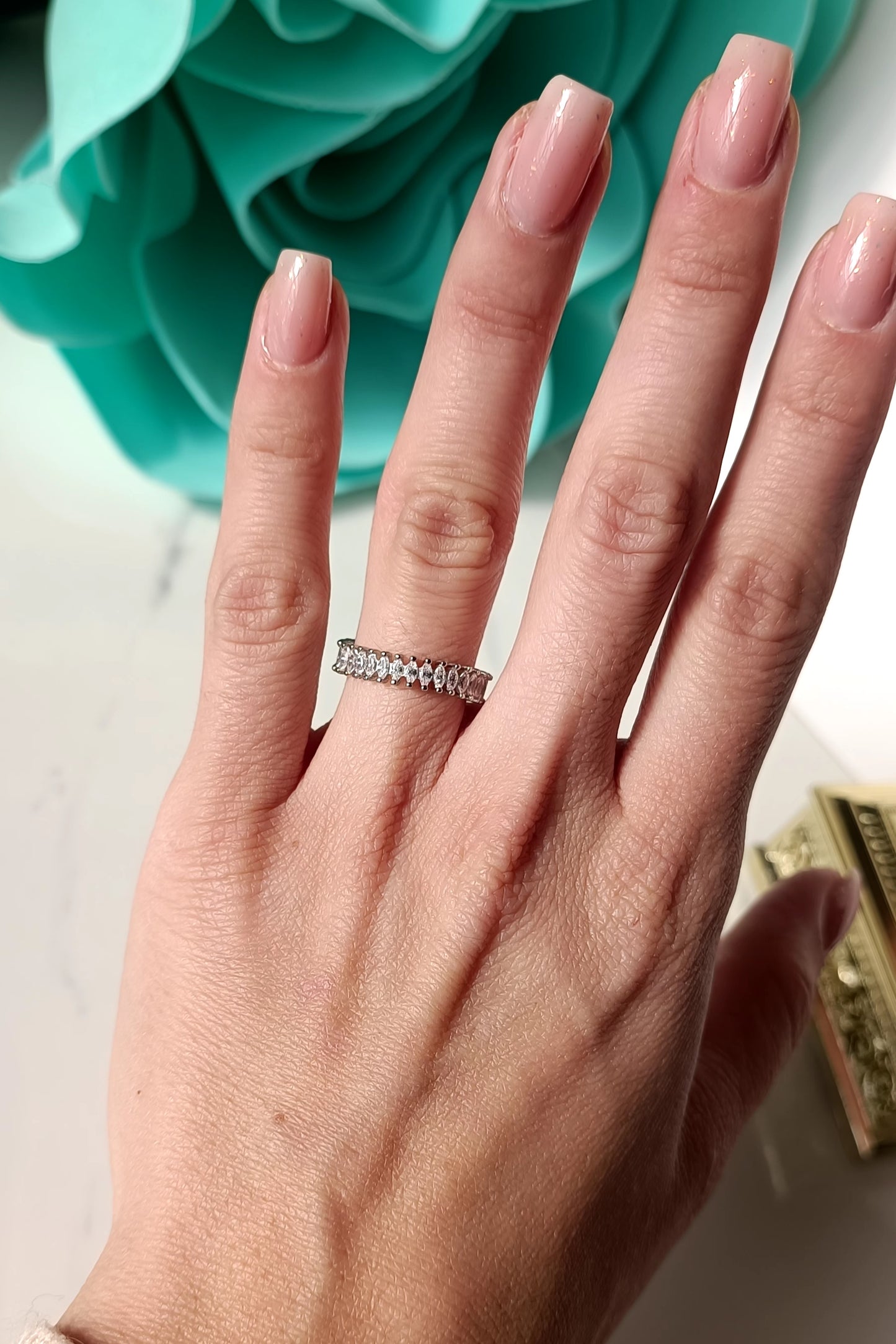 Anello infinity in argento 925 e zirconi taglio marquise.