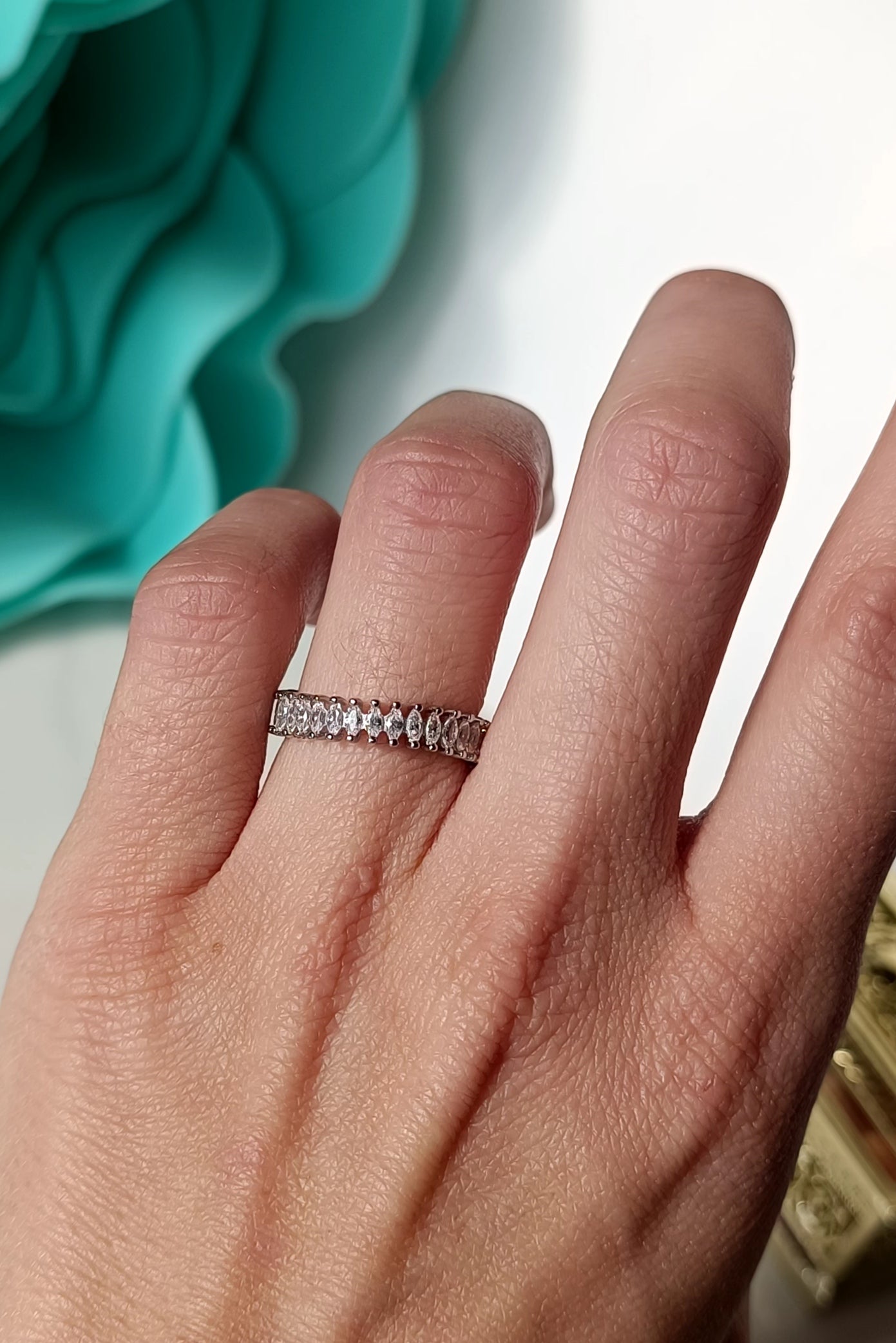 Anello infinity in argento 925 e zirconi taglio marquise.
