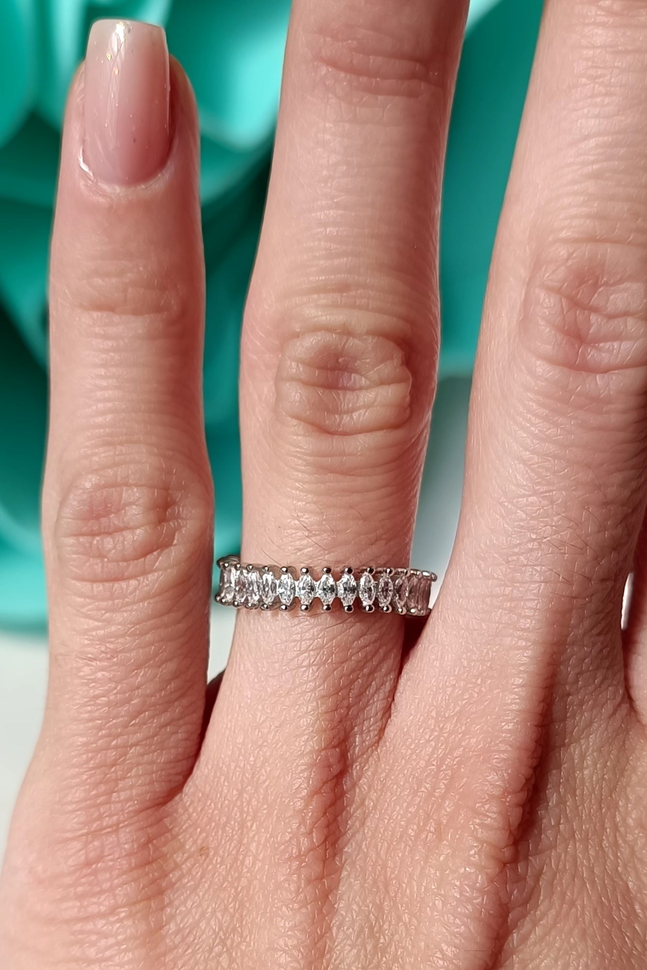 Anello infinity in argento 925 e zirconi taglio marquise.