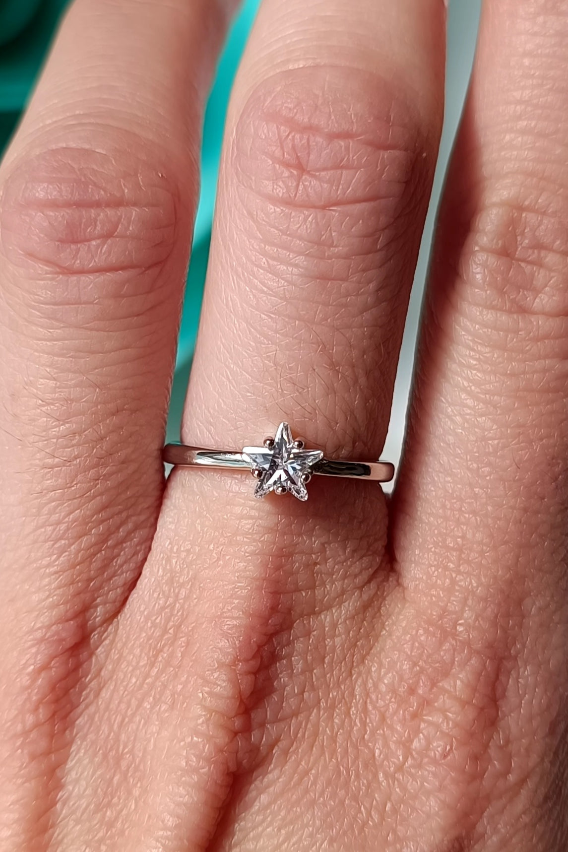 Anello solitario stellina " esprimi un desiderio" in argento 925 .