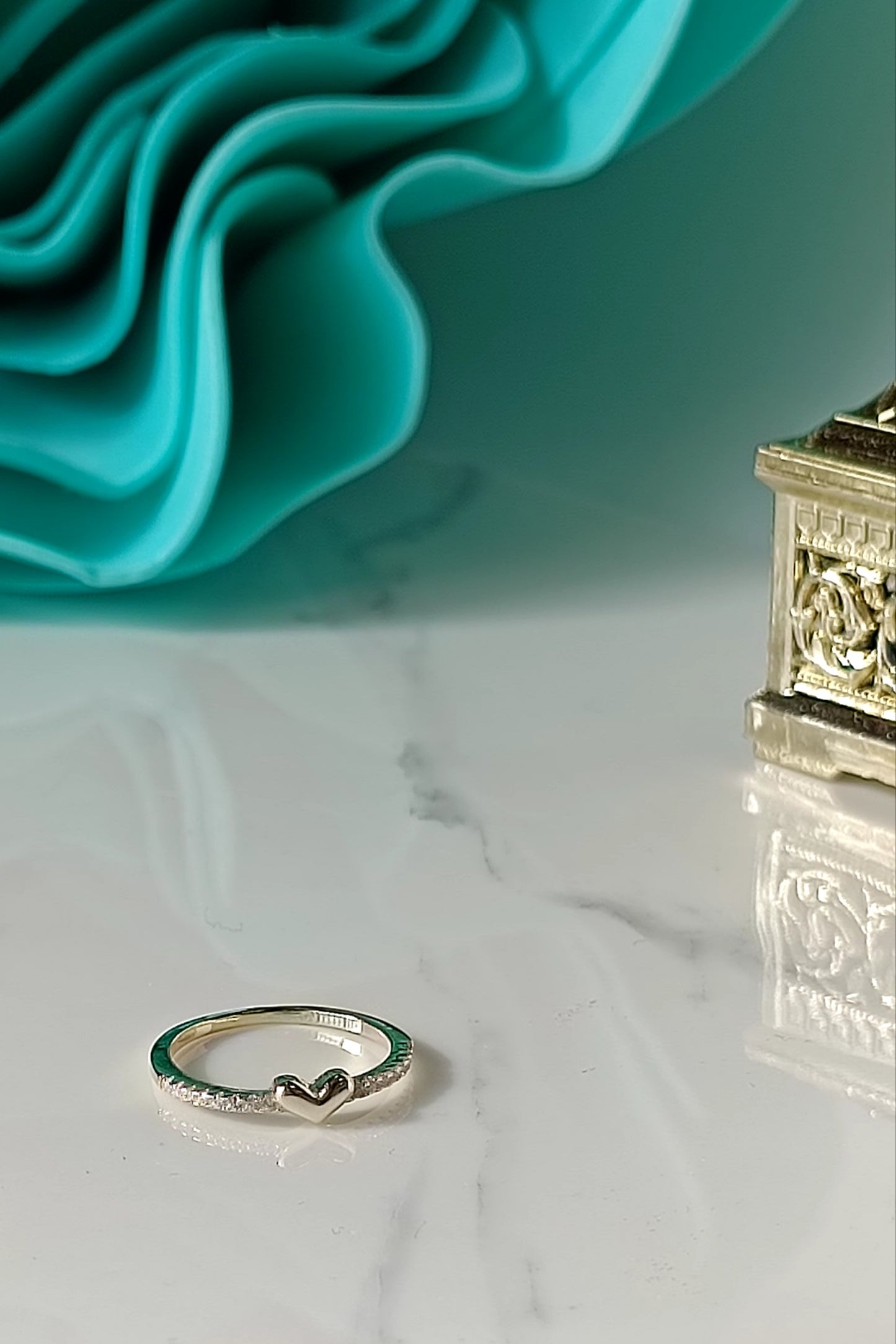 Anello lovelyno con cuore in argento e mezza veretta placcato oro.