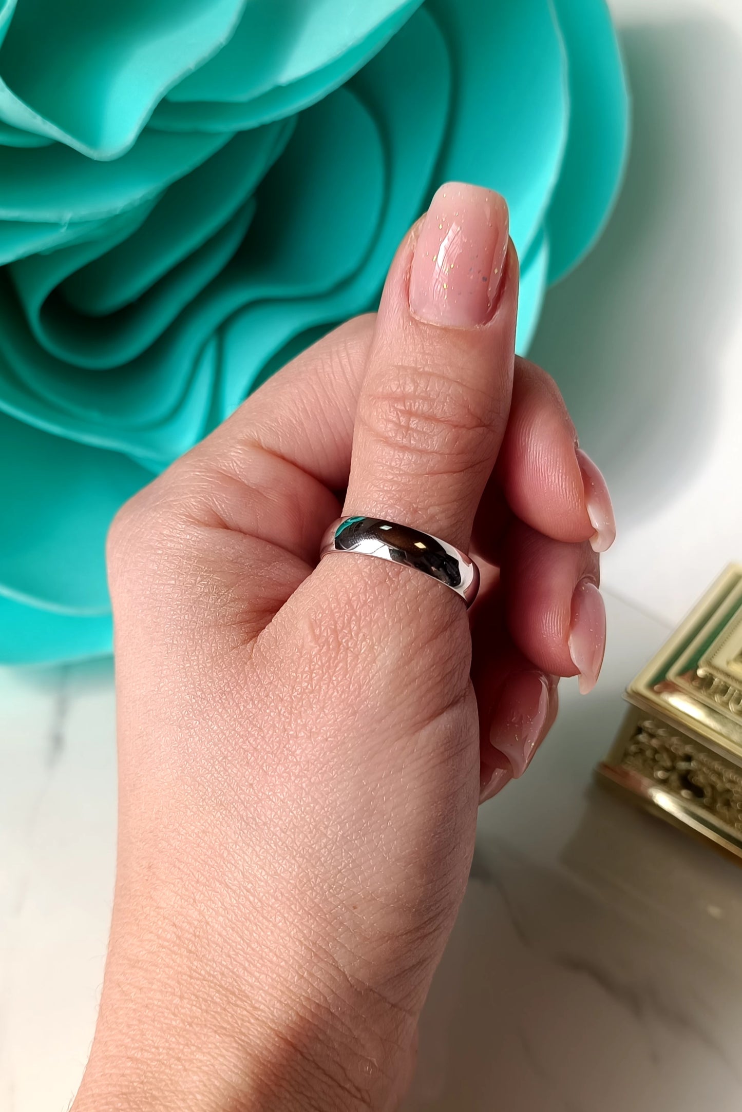 Anello Fedona liscia in argento 925 con possibilità di personalizzazione.