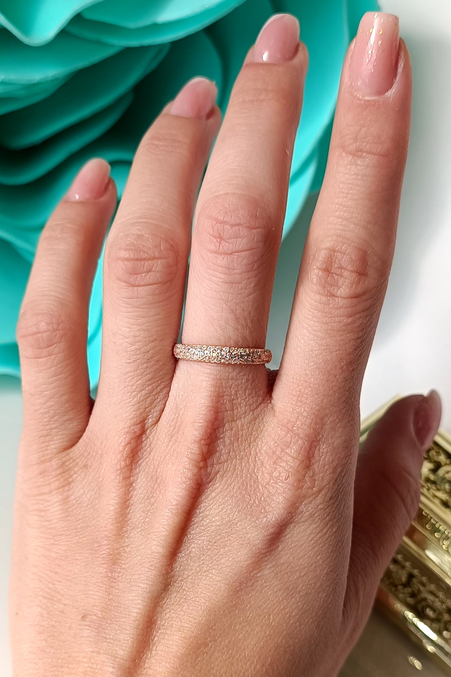 Joy-Ring aus 925er Silber mit Zirkonia-Pavé.