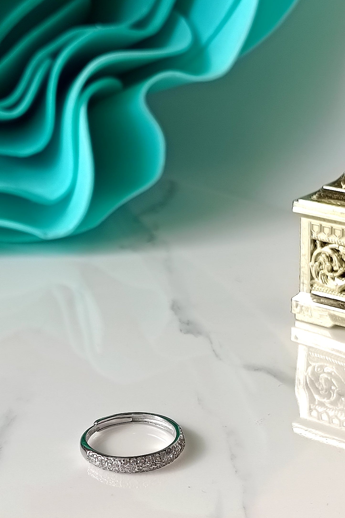 Anello Joy in argento 925 con zirconi lavorazione pavé.