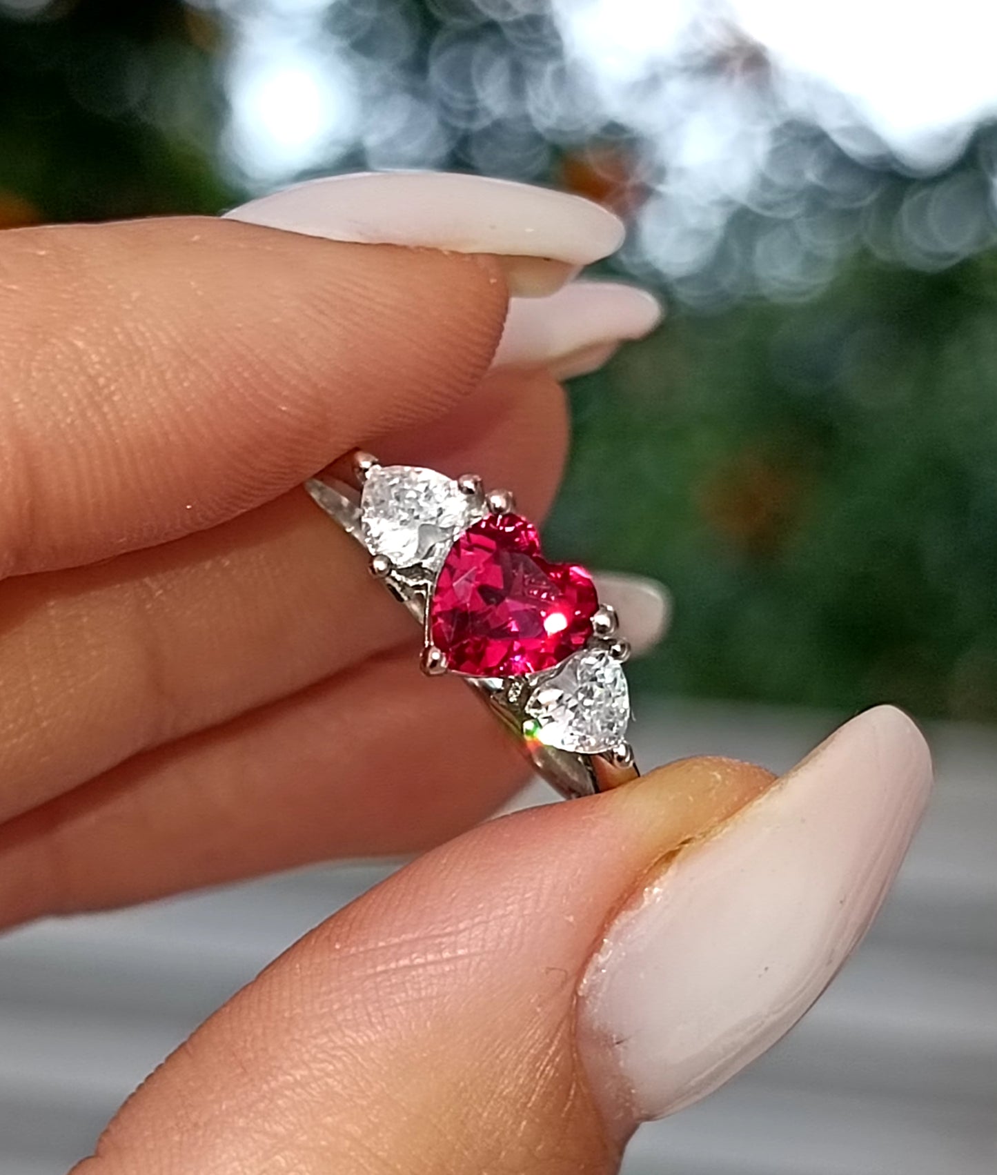 Anello Trilogy Cuore rubino in argento 925 e zirconi Regolabile