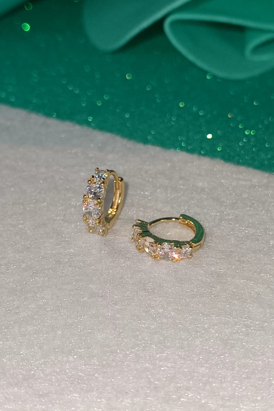 Orecchini a cerchio hope Diva in argento 925 placcato oro e zirconi