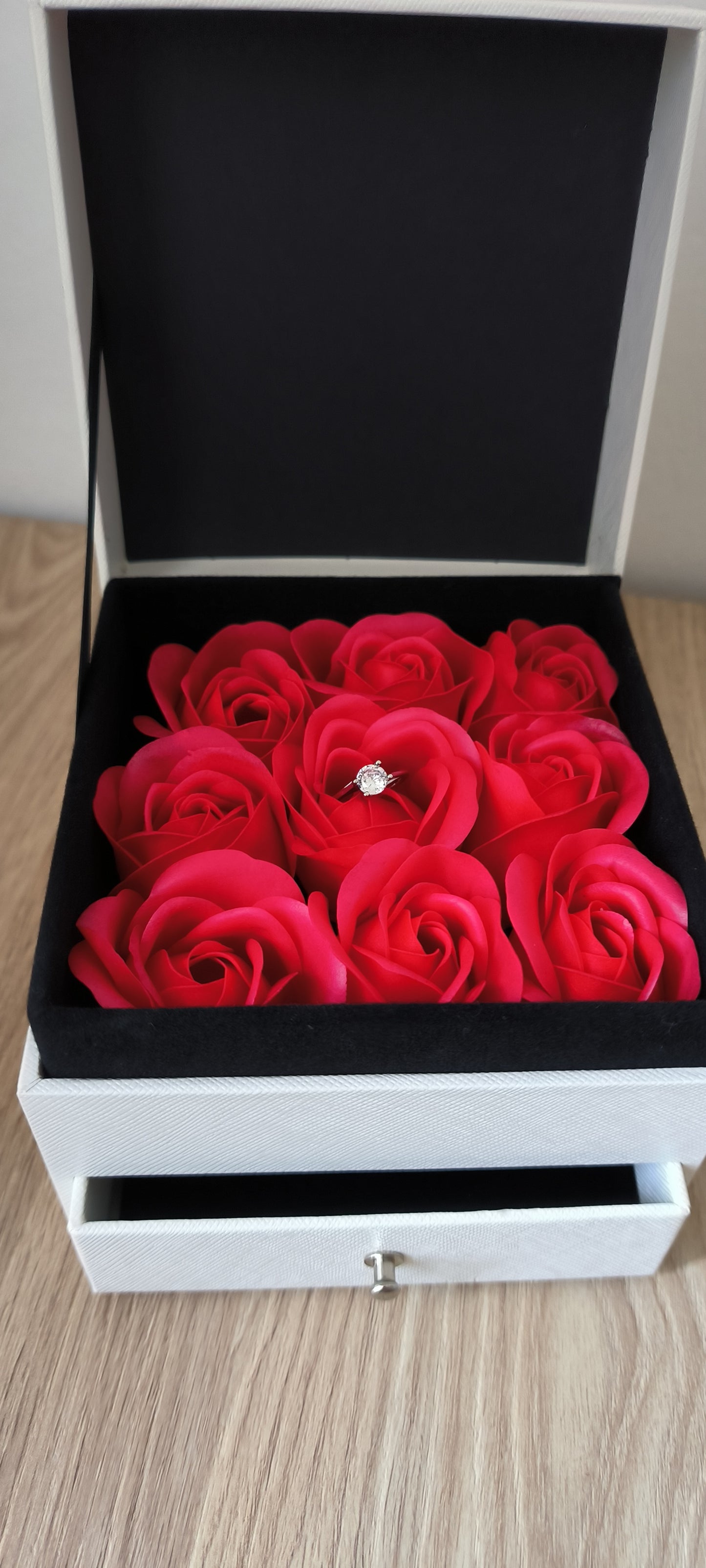 Scatola Box Regalo con Rose Rosse