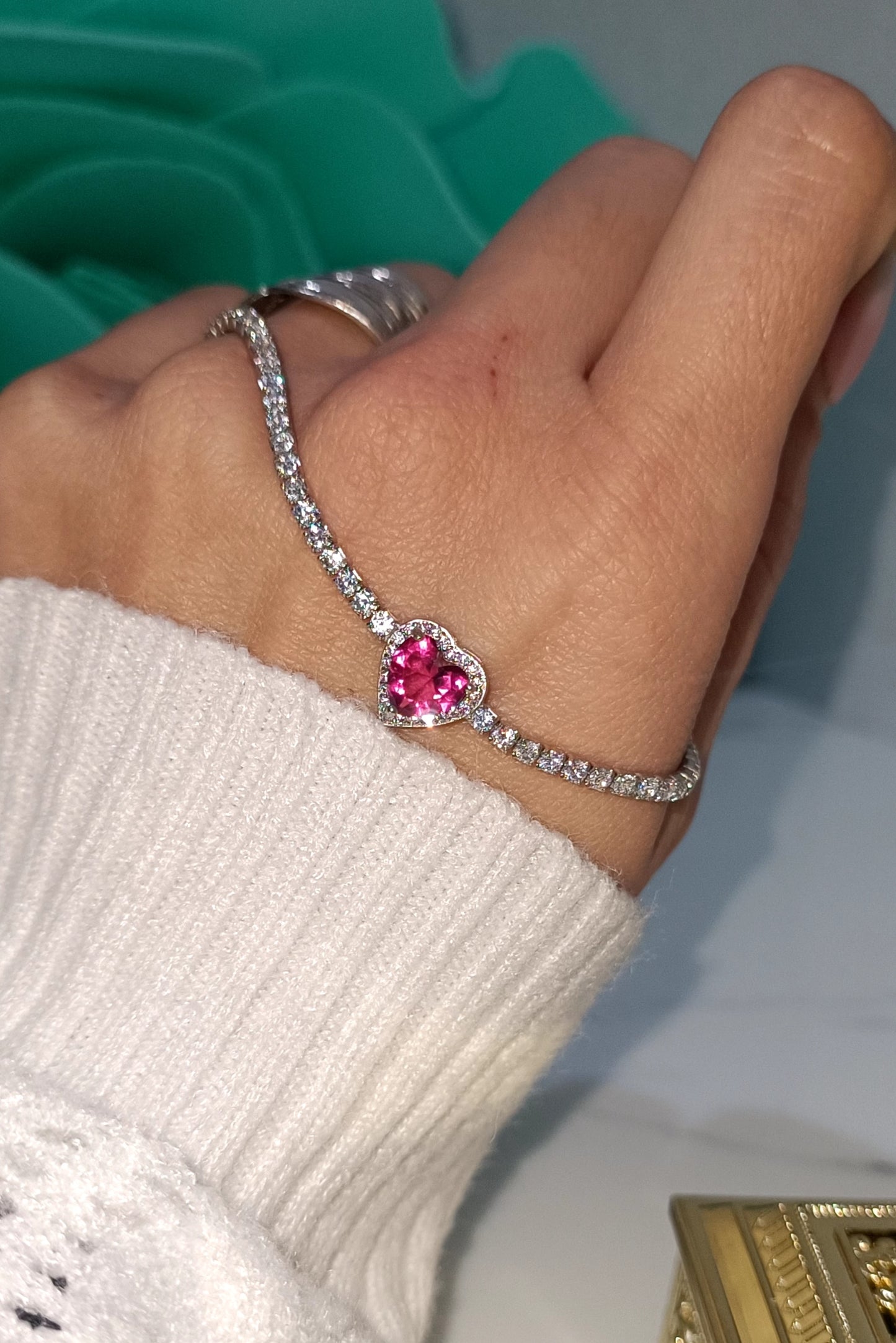 Bracciale tennis con cuore rubino in argento 925 e zirconi con chiusura regolabile