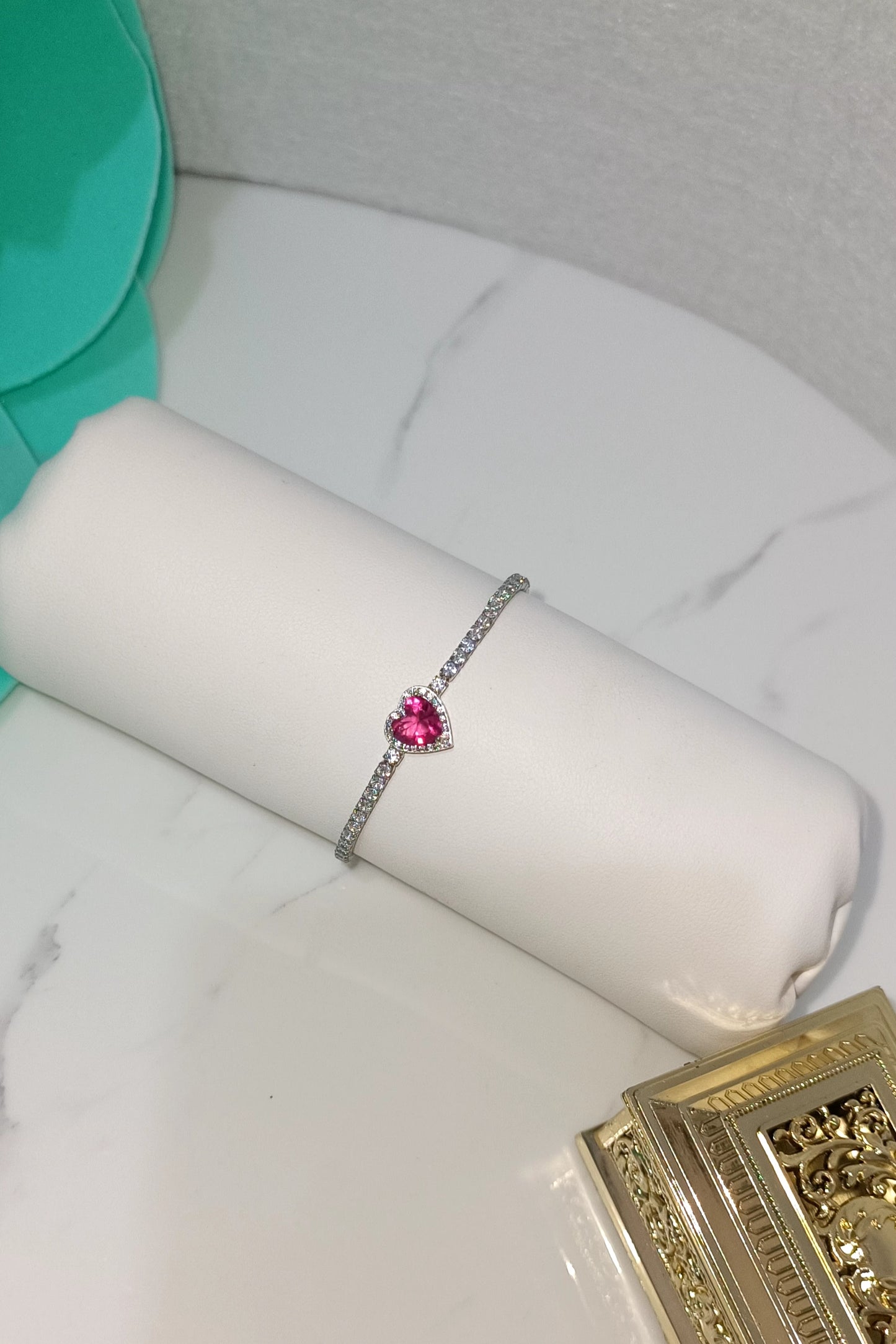 Bracciale tennis con cuore rubino in argento 925 e zirconi con chiusura regolabile