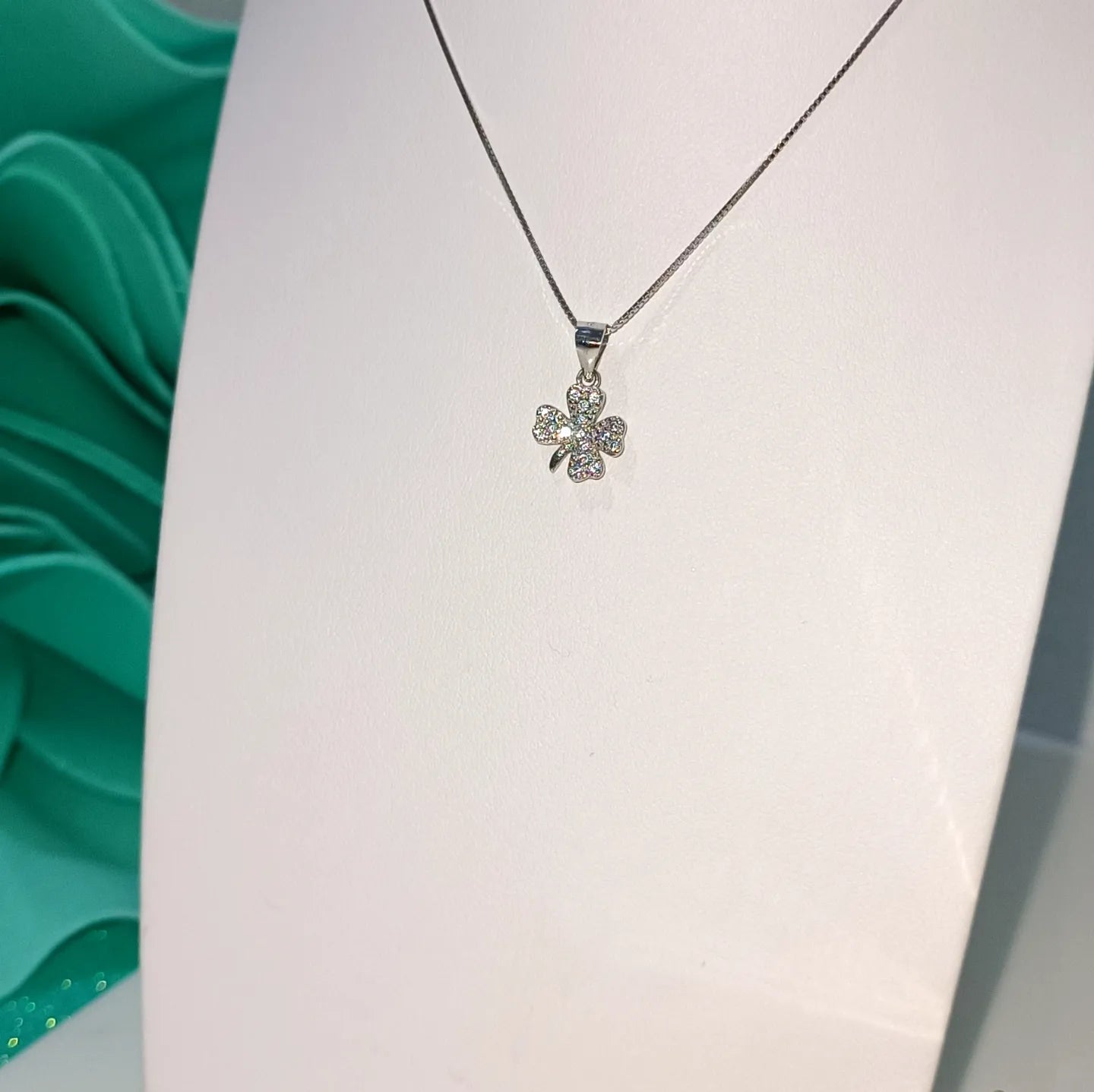 Collana quadrifoglio pavé