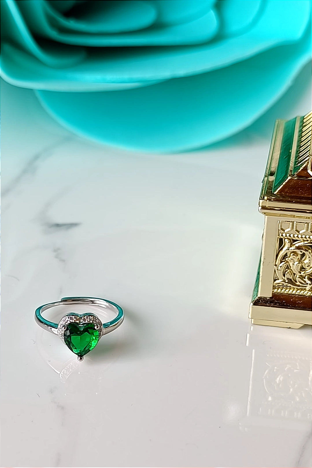 Lady D Smaragd-Herzring in 925er Silber und Zirkonia Einstellbar