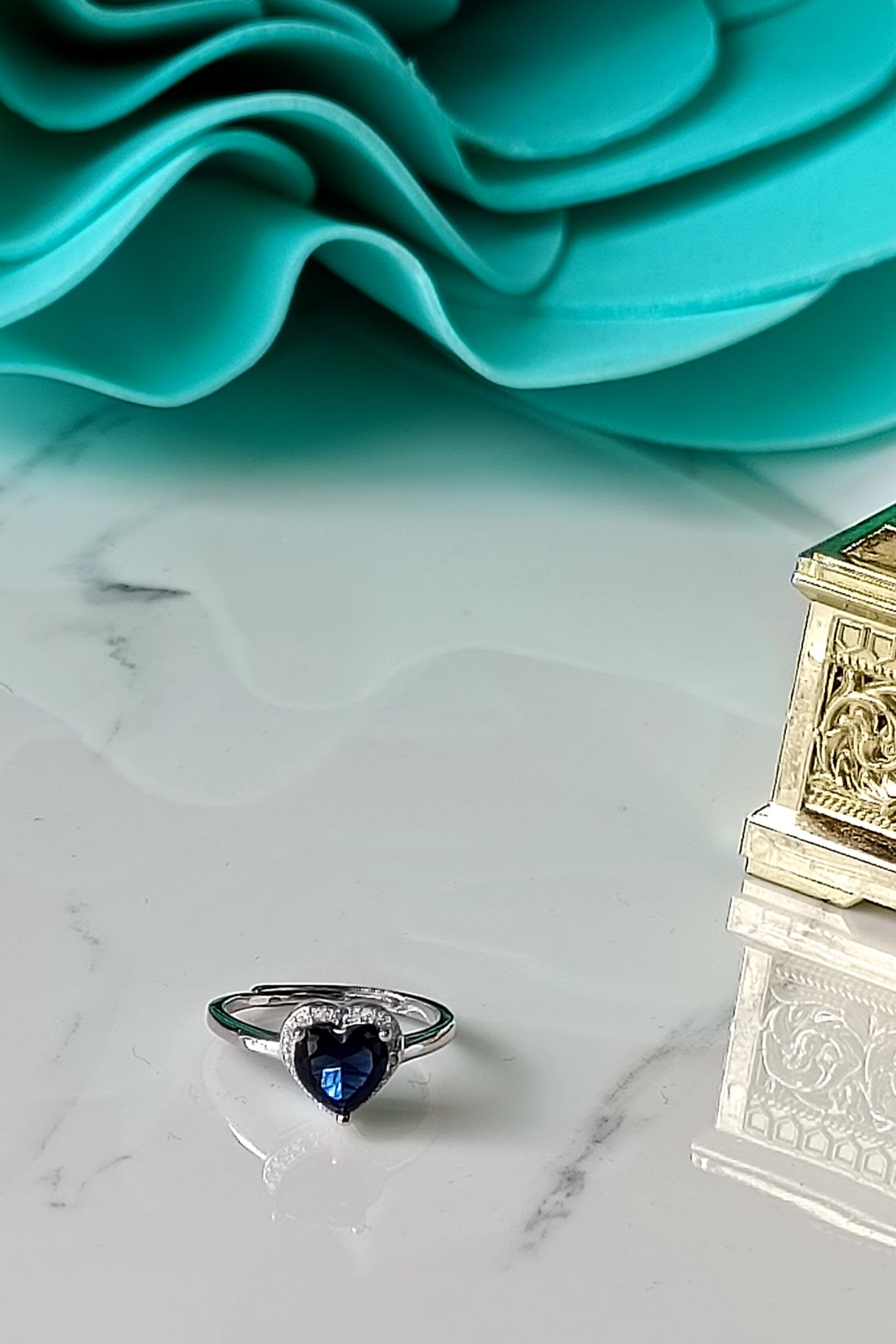 Lady D blauer Saphir-Herzring in 925er Silber und Zirkonia Einstellbar