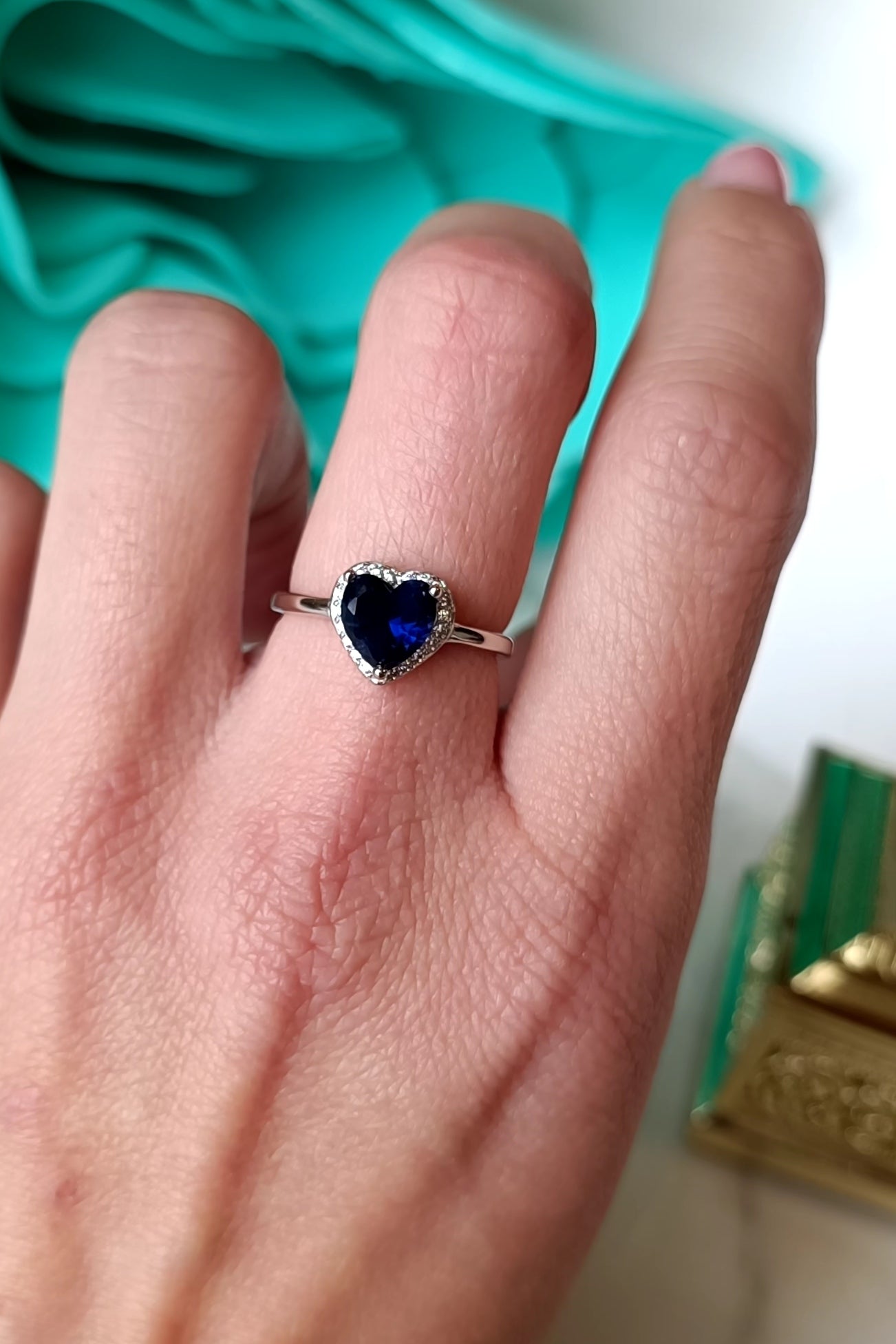 Lady D blauer Saphir-Herzring in 925er Silber und Zirkonia Einstellbar