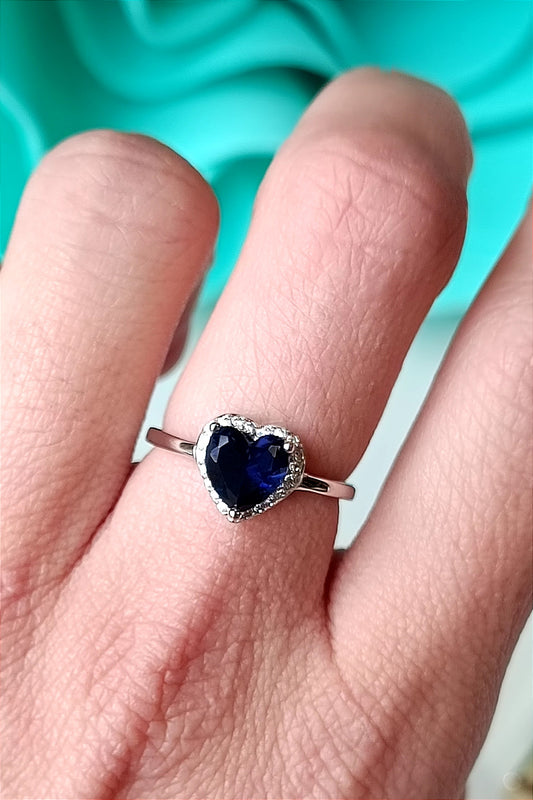 Lady D blauer Saphir-Herzring in 925er Silber und Zirkonia Einstellbar