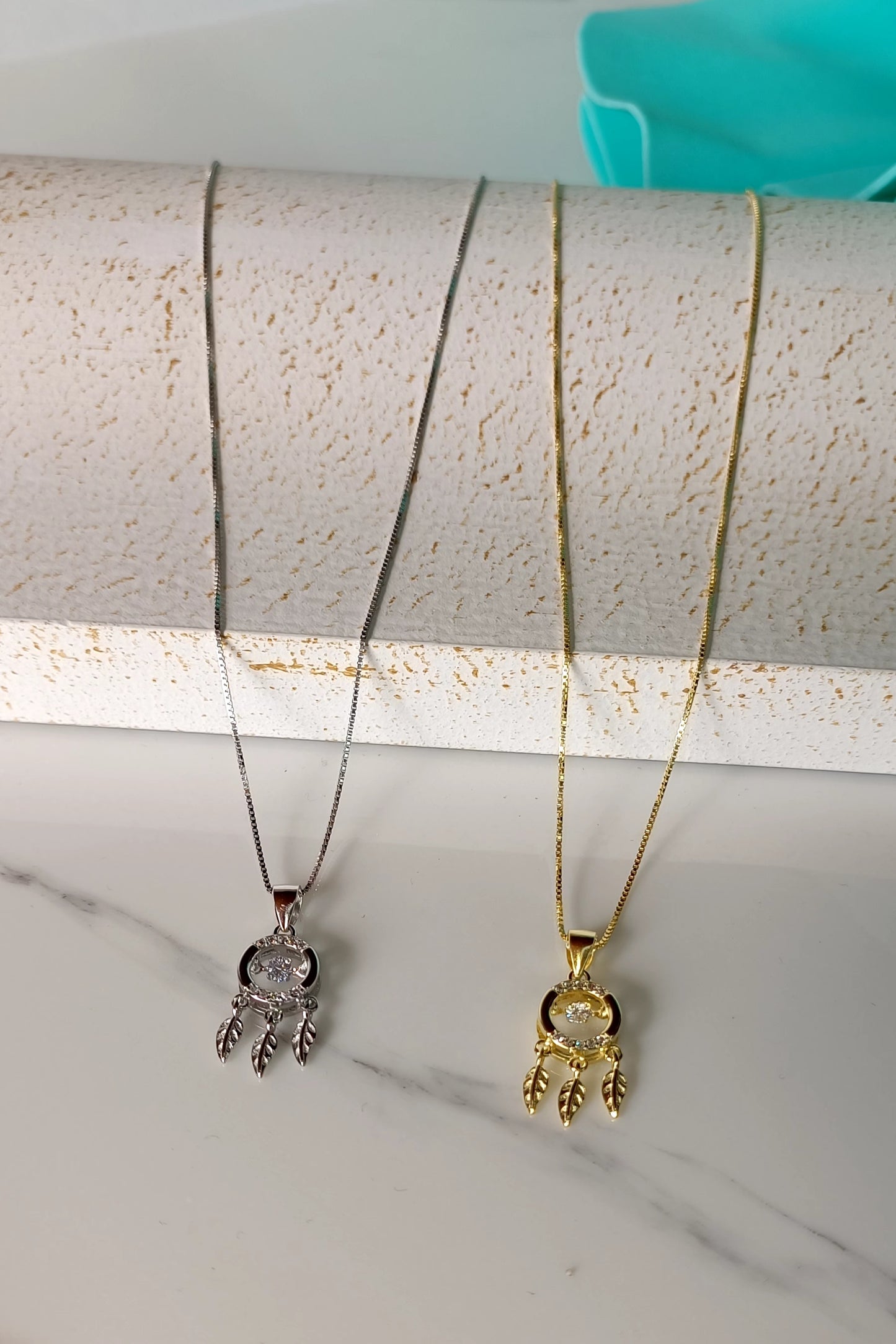 Collana acchiappasogni in argento 925 placcato oro e punto luce.